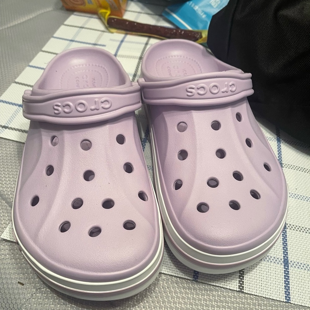 Women’s crocs size 9